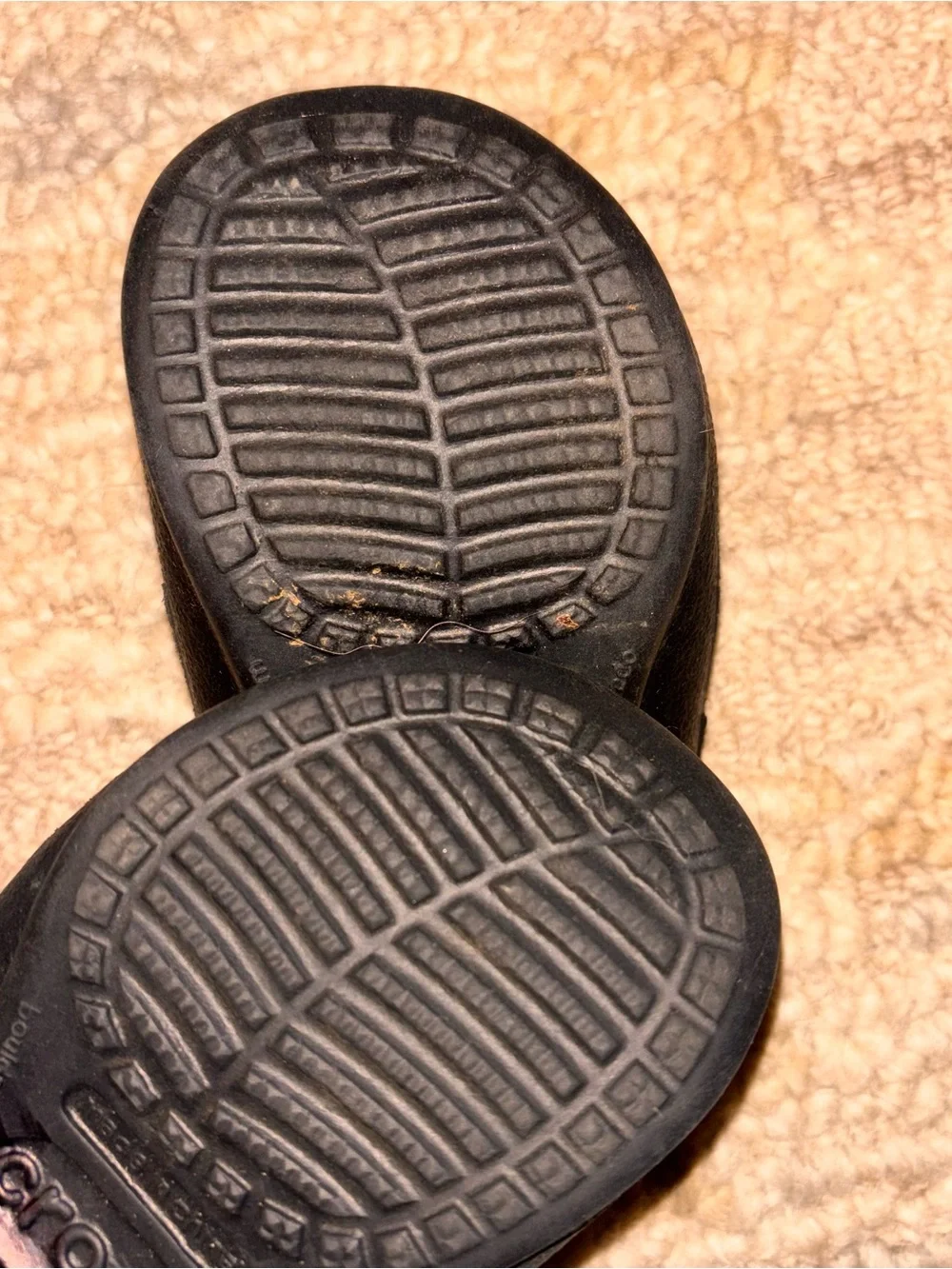 Black Crocs flip flops elastic back strap little boy size US 6/7